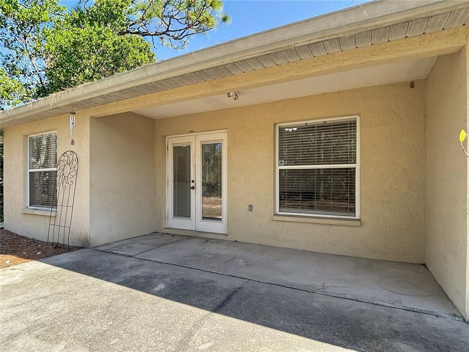 合同活跃: $269,500 (3 贝兹, 2 浴室, 1375 平方英尺)