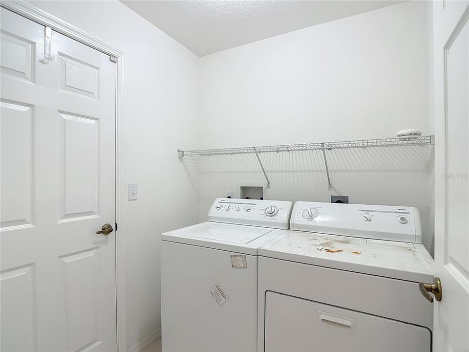 合同活跃: $269,500 (3 贝兹, 2 浴室, 1375 平方英尺)