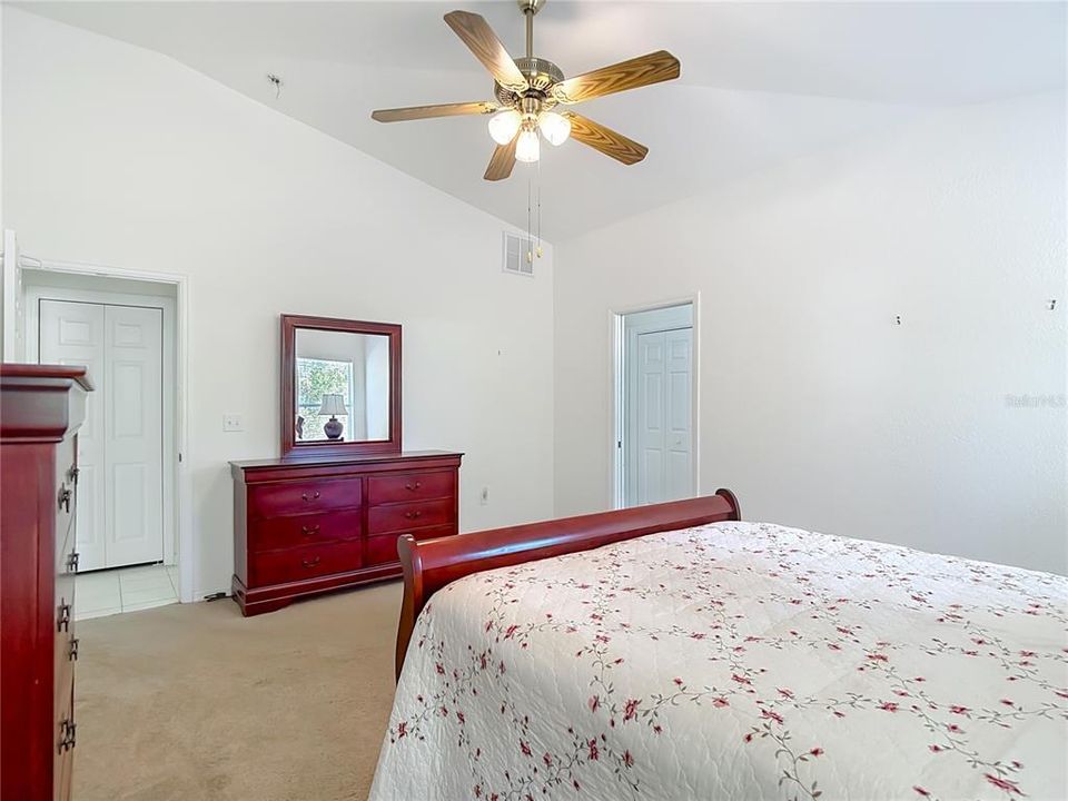 合同活跃: $269,500 (3 贝兹, 2 浴室, 1375 平方英尺)