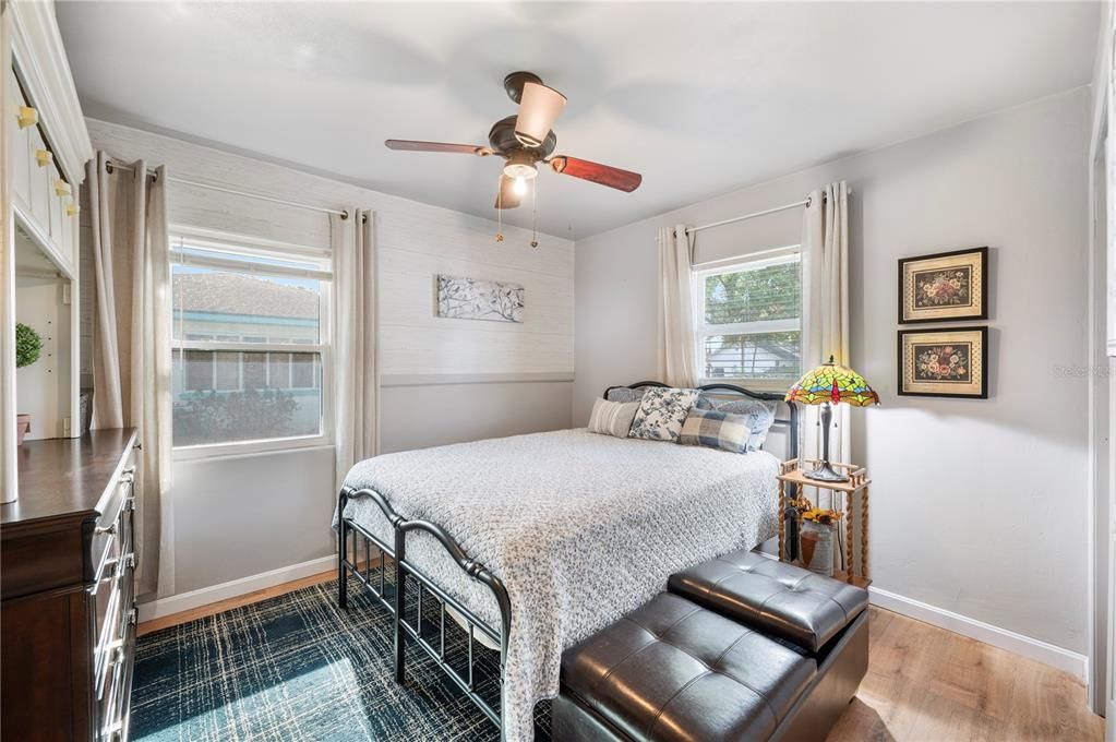 Activo con contrato: $200,000 (2 camas, 1 baños, 1249 Pies cuadrados)