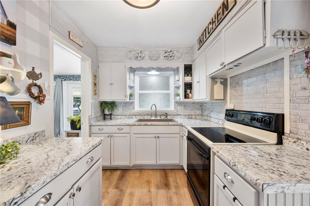 Activo con contrato: $200,000 (2 camas, 1 baños, 1249 Pies cuadrados)