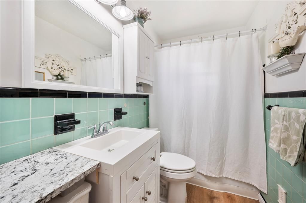 Activo con contrato: $200,000 (2 camas, 1 baños, 1249 Pies cuadrados)