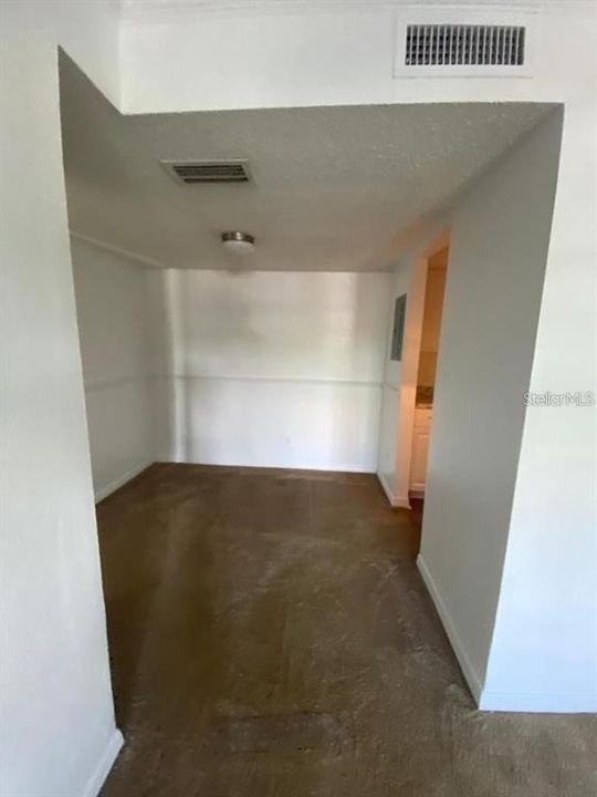 For Rent: $1,250 (1 beds, 1 baths, 650 Square Feet)