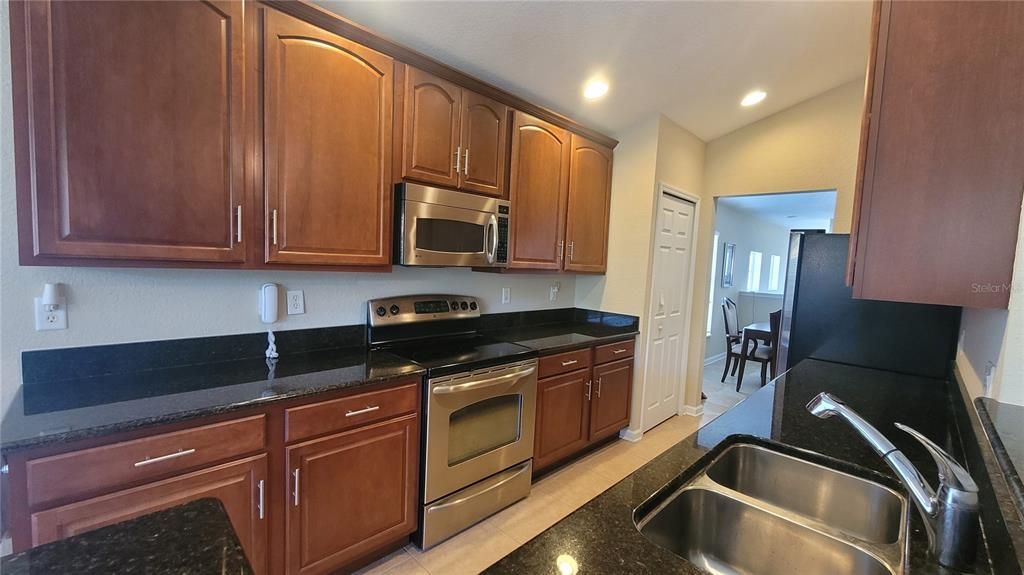 En Venta: $329,900 (2 camas, 2 baños, 1792 Pies cuadrados)