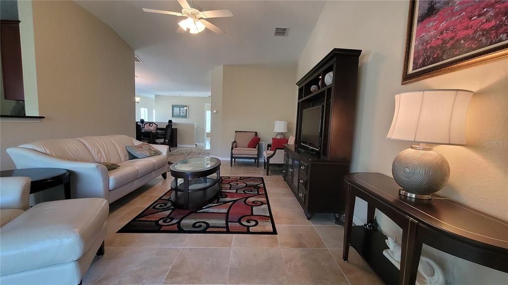 En Venta: $329,900 (2 camas, 2 baños, 1792 Pies cuadrados)