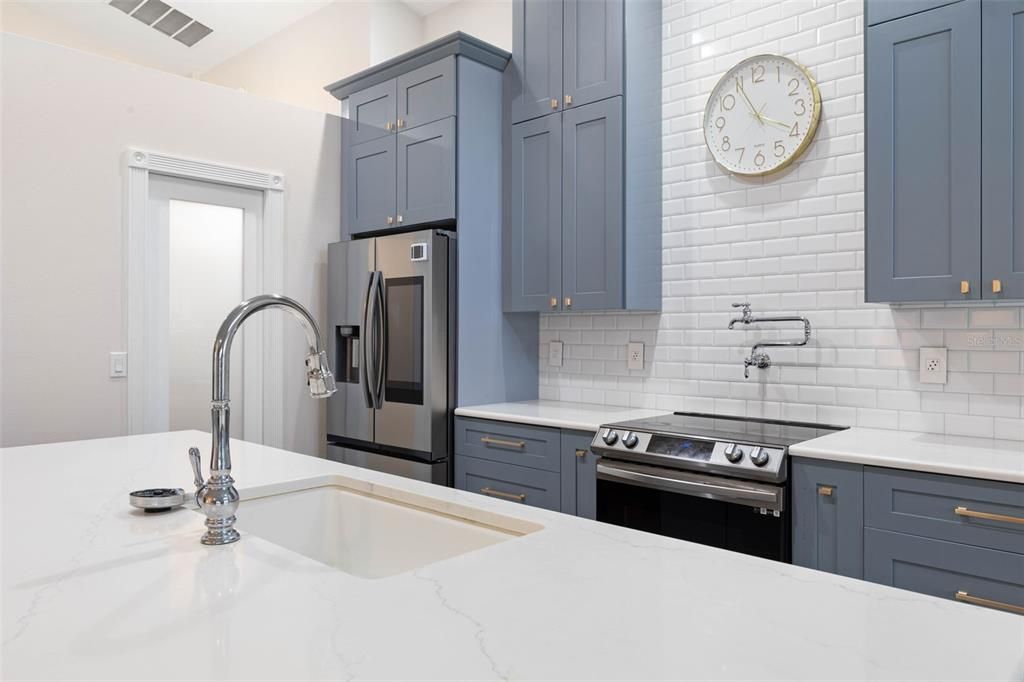 For Sale: $449,900 (3 beds, 2 baths, 1785 Square Feet)