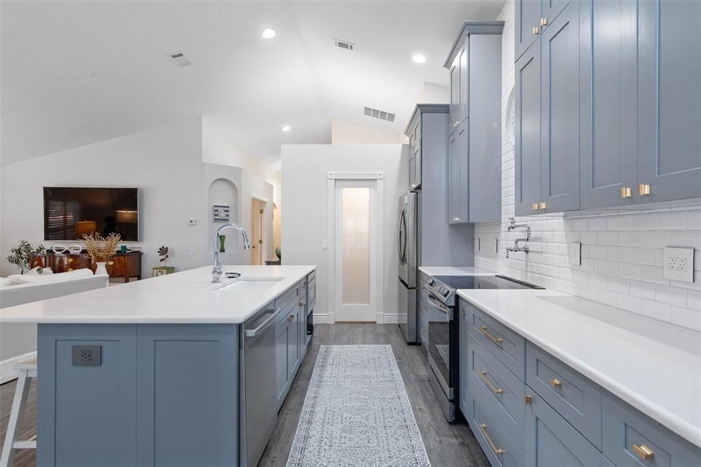 For Sale: $449,900 (3 beds, 2 baths, 1785 Square Feet)