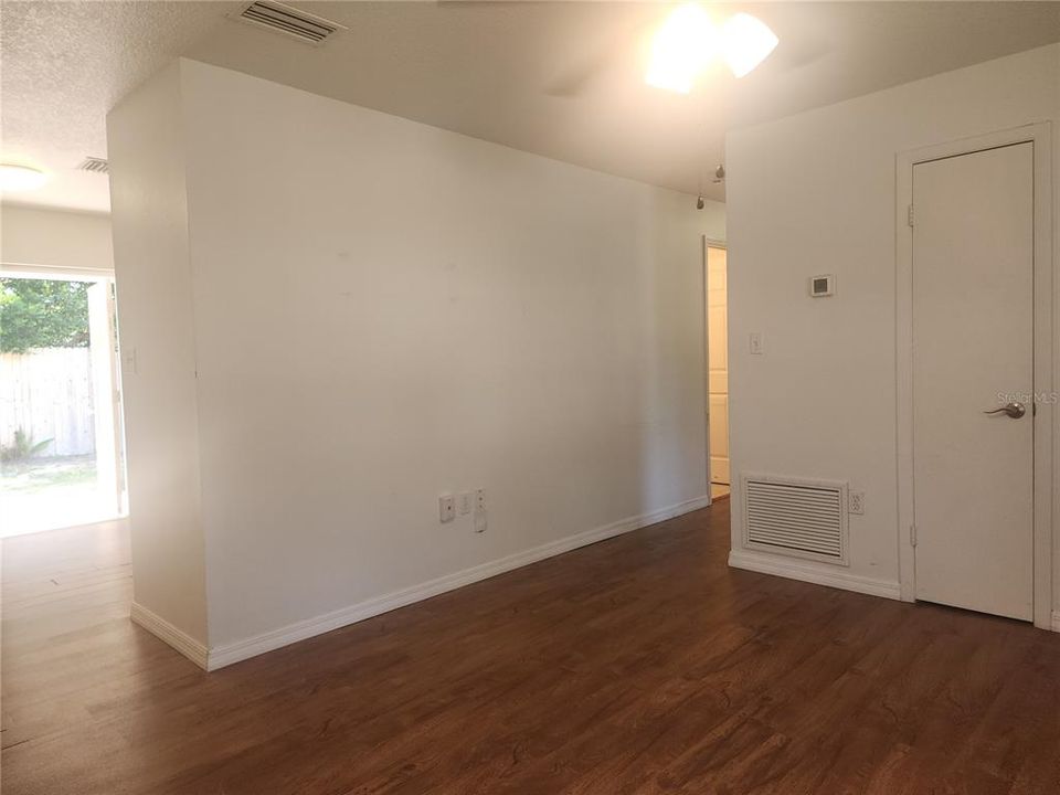 На продажу: $250,000 (3 спален, 1 ванн, 962 Квадратных фут)