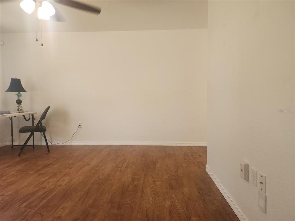 На продажу: $250,000 (3 спален, 1 ванн, 962 Квадратных фут)