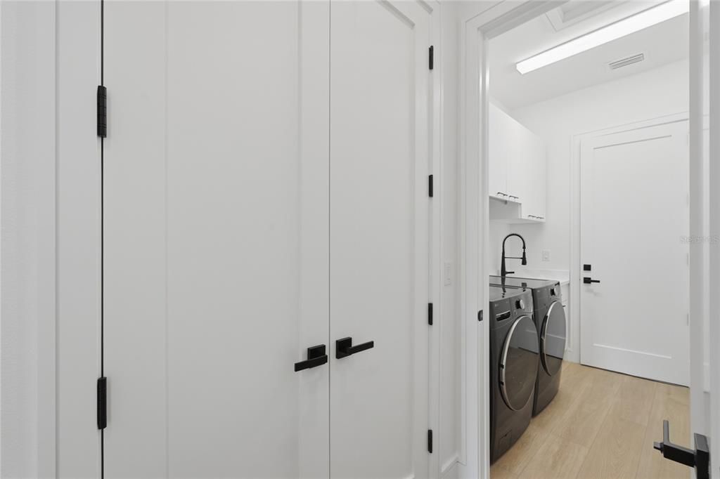 For Sale: $749,000 (3 beds, 2 baths, 1985 Square Feet)