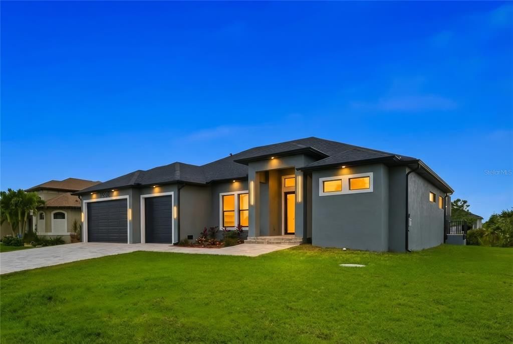 For Sale: $749,000 (3 beds, 2 baths, 1985 Square Feet)