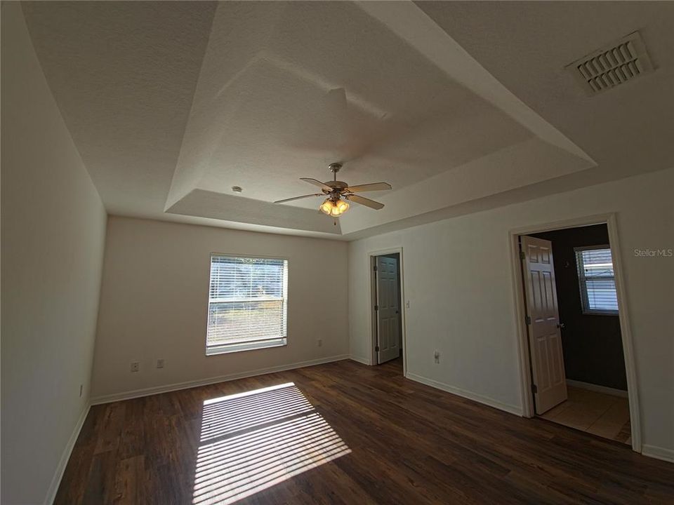 На продажу: $268,900 (3 спален, 2 ванн, 1461 Квадратных фут)