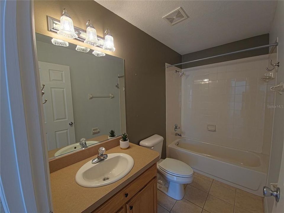 На продажу: $268,900 (3 спален, 2 ванн, 1461 Квадратных фут)