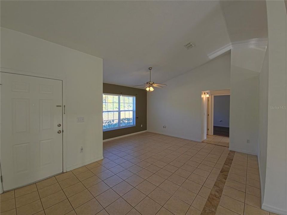 На продажу: $268,900 (3 спален, 2 ванн, 1461 Квадратных фут)