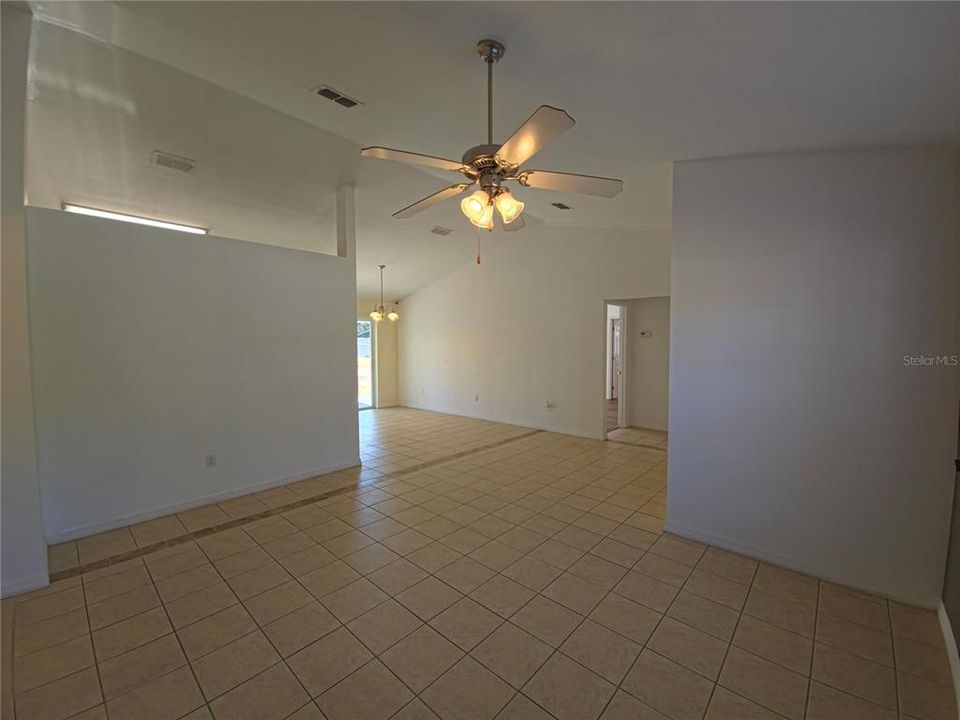 На продажу: $268,900 (3 спален, 2 ванн, 1461 Квадратных фут)