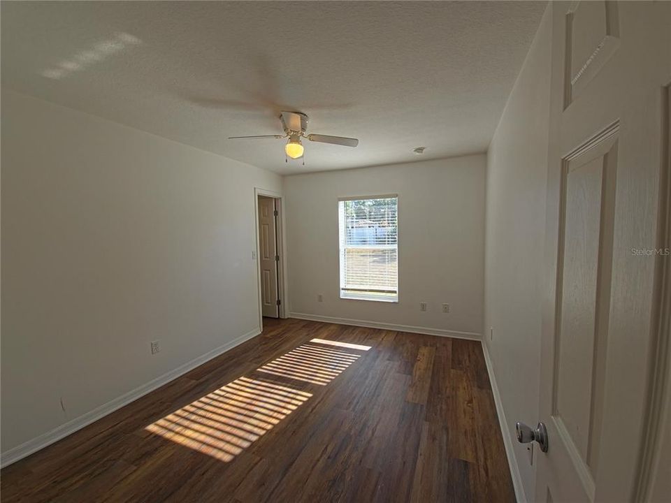 На продажу: $268,900 (3 спален, 2 ванн, 1461 Квадратных фут)