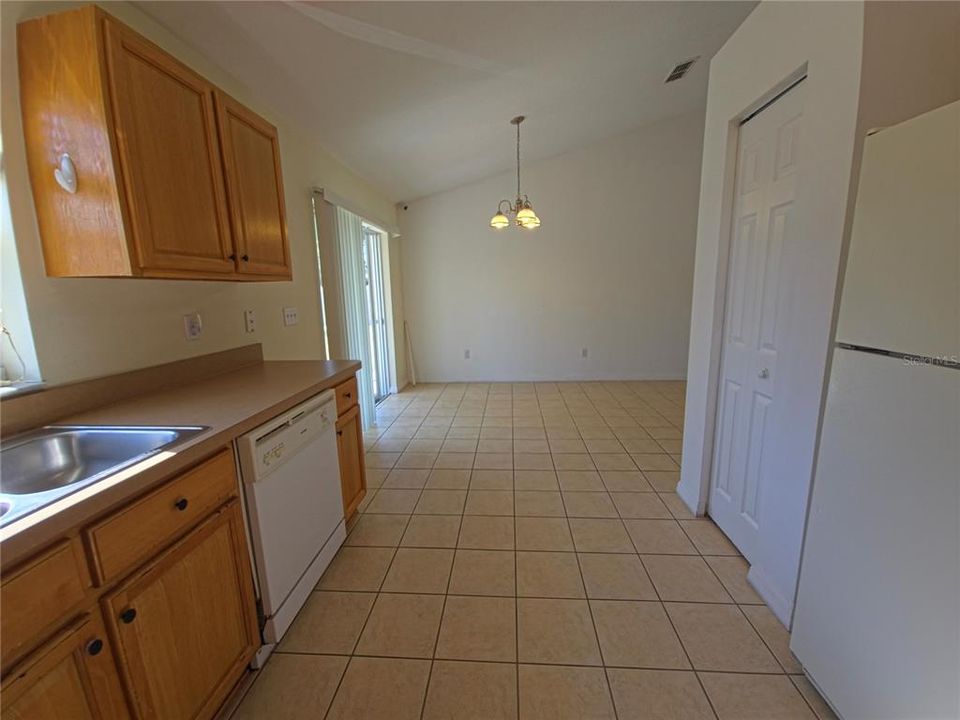 На продажу: $268,900 (3 спален, 2 ванн, 1461 Квадратных фут)