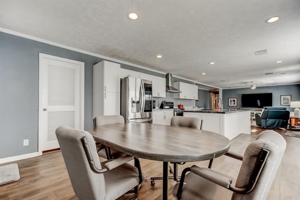 На продажу: $249,700 (3 спален, 2 ванн, 1800 Квадратных фут)