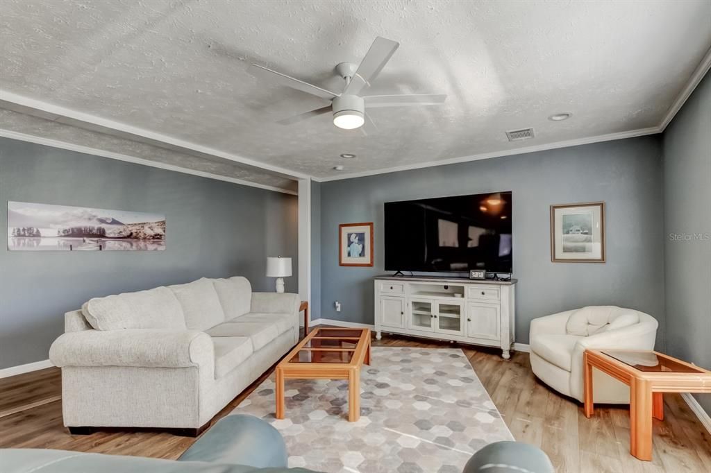 На продажу: $249,700 (3 спален, 2 ванн, 1800 Квадратных фут)