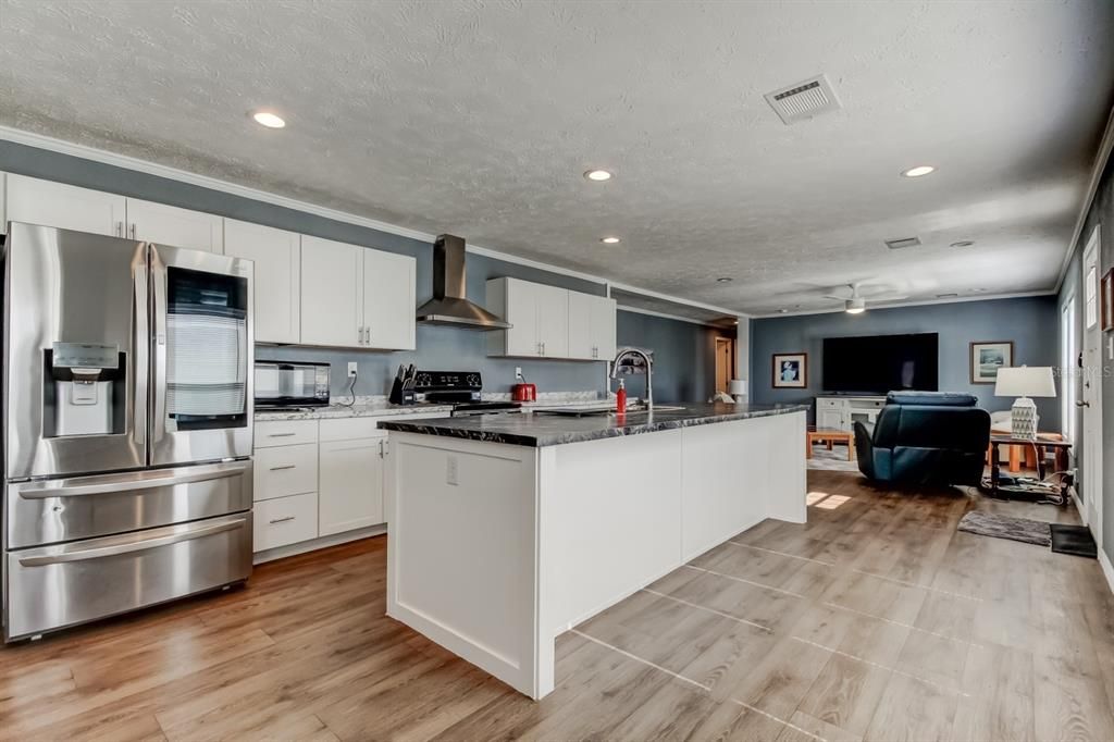 На продажу: $249,700 (3 спален, 2 ванн, 1800 Квадратных фут)