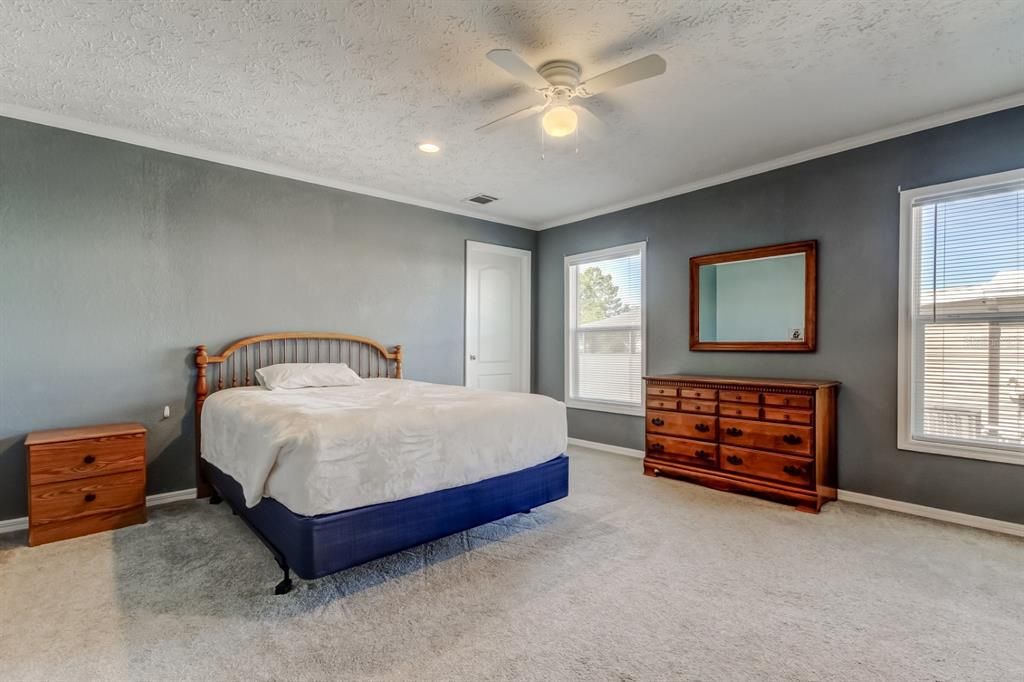 На продажу: $249,700 (3 спален, 2 ванн, 1800 Квадратных фут)