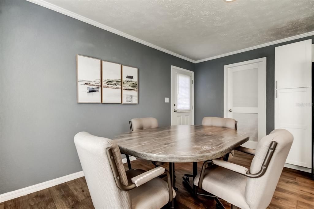 На продажу: $249,700 (3 спален, 2 ванн, 1800 Квадратных фут)