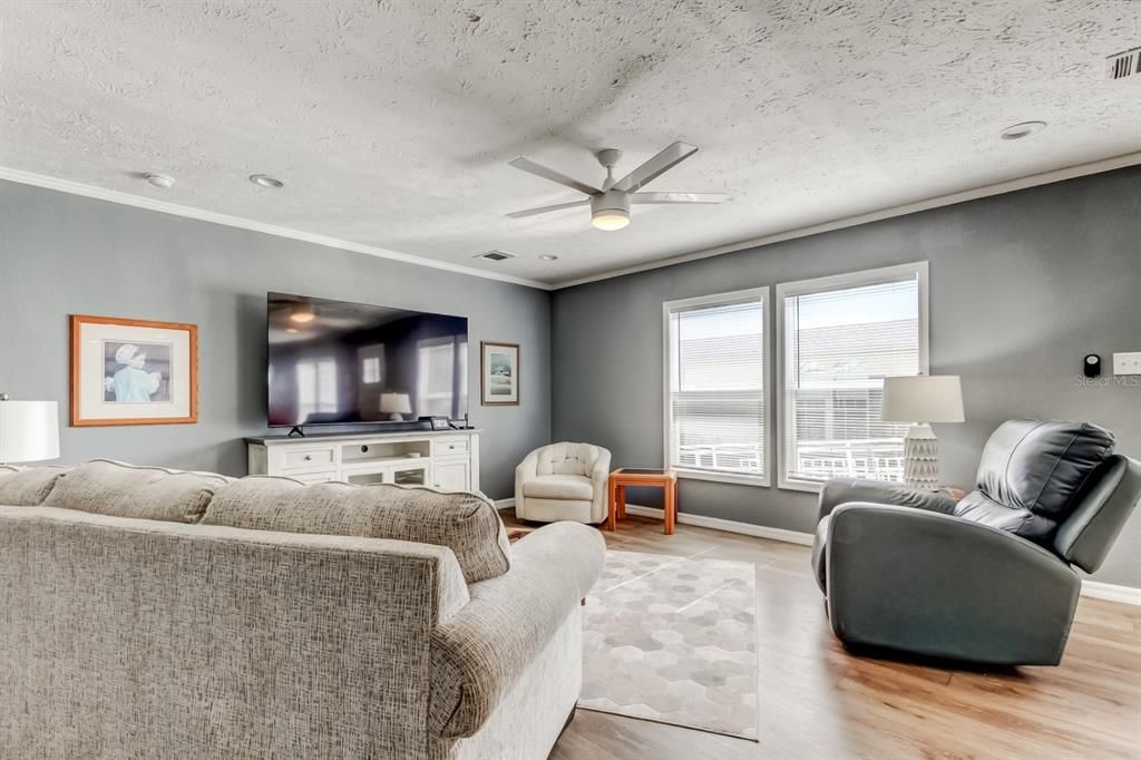 На продажу: $249,700 (3 спален, 2 ванн, 1800 Квадратных фут)