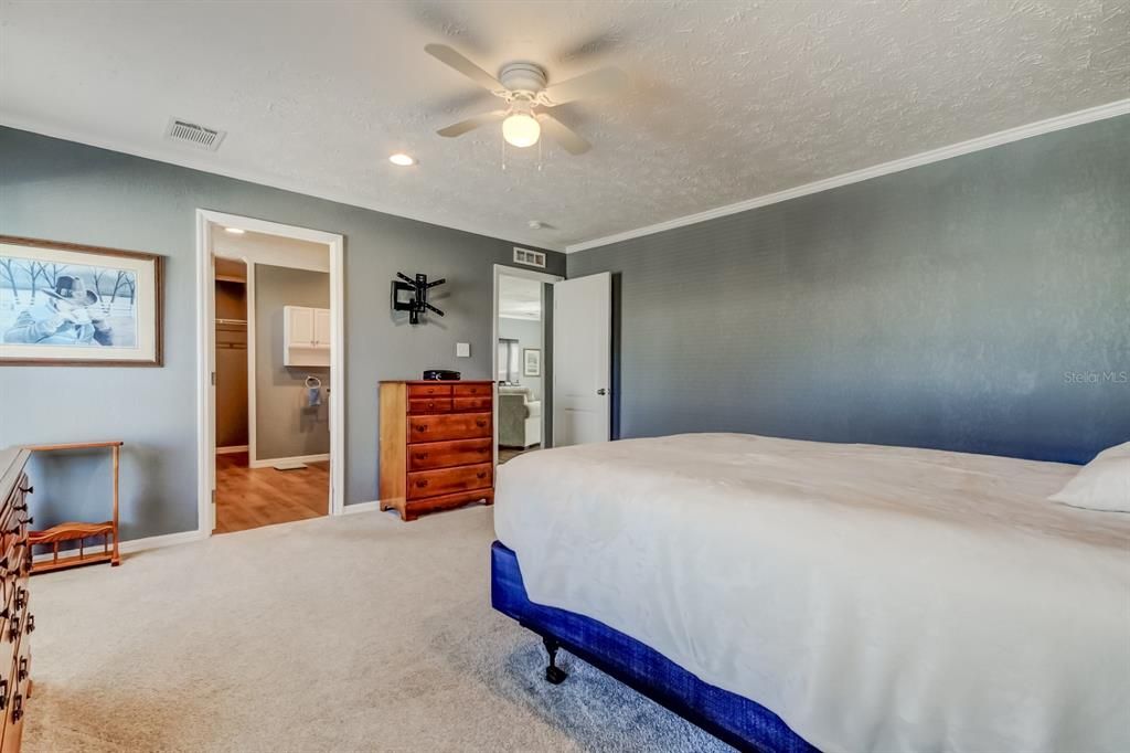 На продажу: $249,700 (3 спален, 2 ванн, 1800 Квадратных фут)