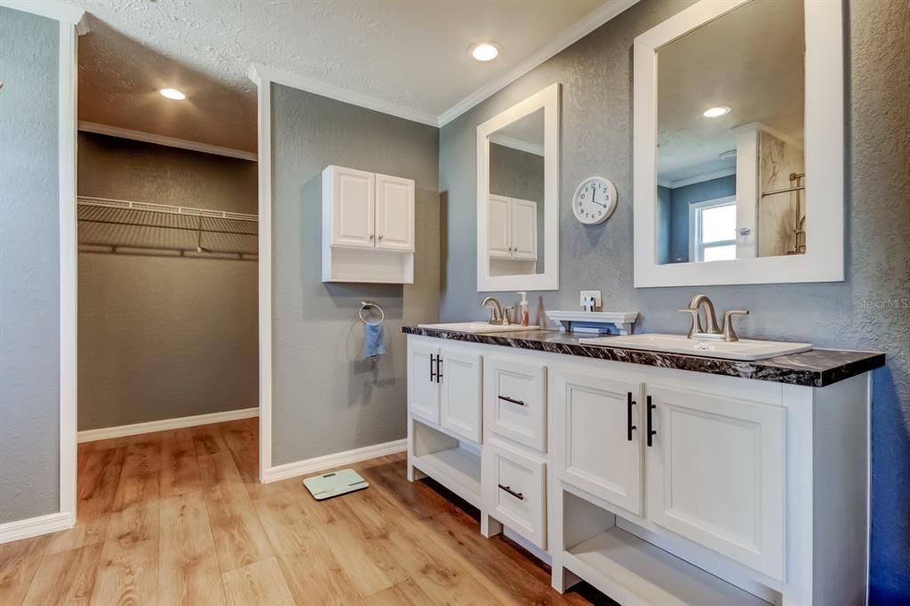 На продажу: $249,700 (3 спален, 2 ванн, 1800 Квадратных фут)