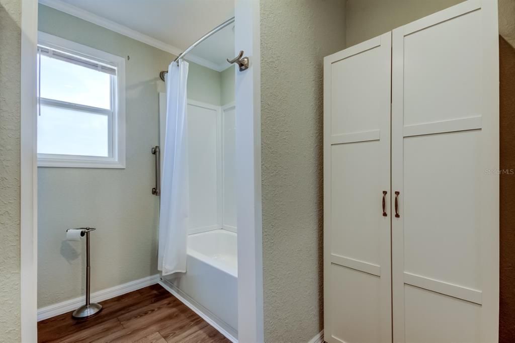 На продажу: $249,700 (3 спален, 2 ванн, 1800 Квадратных фут)