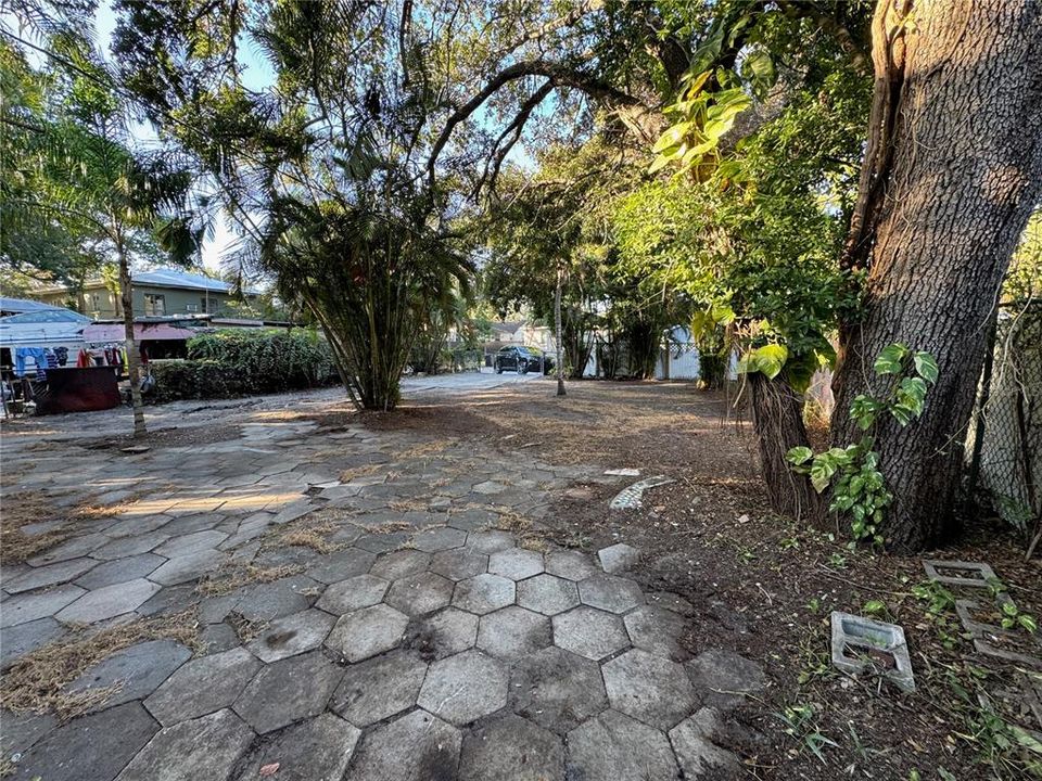 合同活跃: $349,900 (3 贝兹, 2 浴室, 1244 平方英尺)