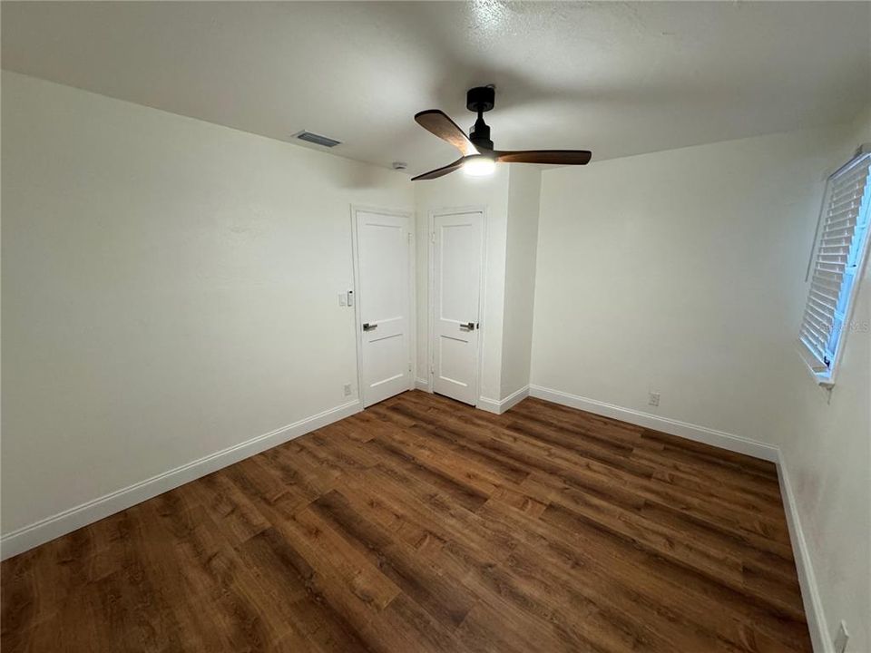 合同活跃: $349,900 (3 贝兹, 2 浴室, 1244 平方英尺)