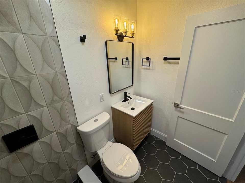 合同活跃: $349,900 (3 贝兹, 2 浴室, 1244 平方英尺)