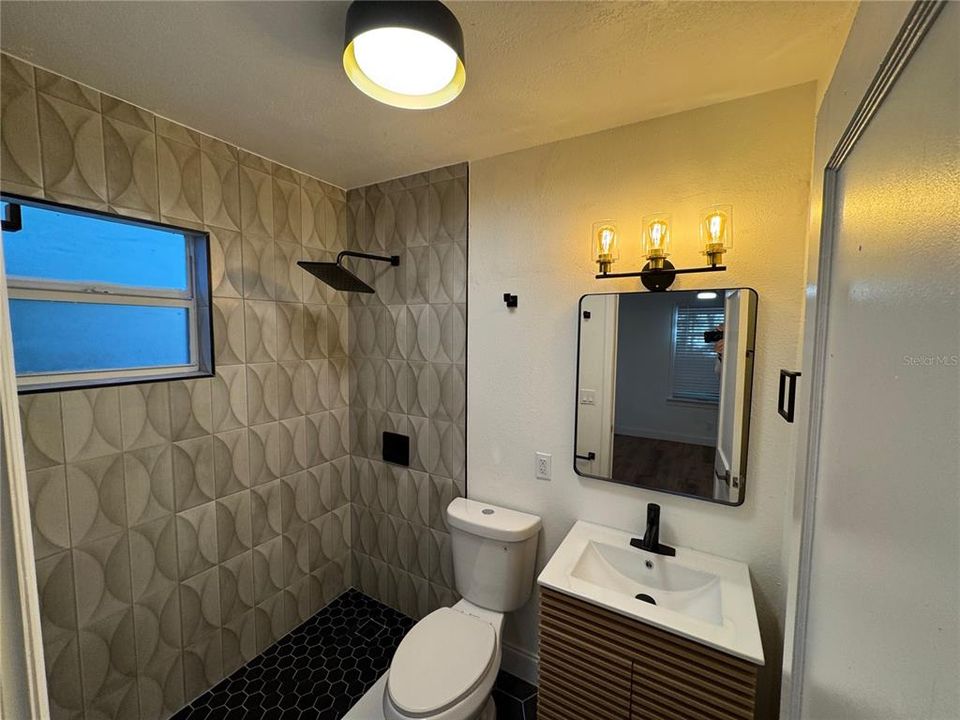 合同活跃: $349,900 (3 贝兹, 2 浴室, 1244 平方英尺)