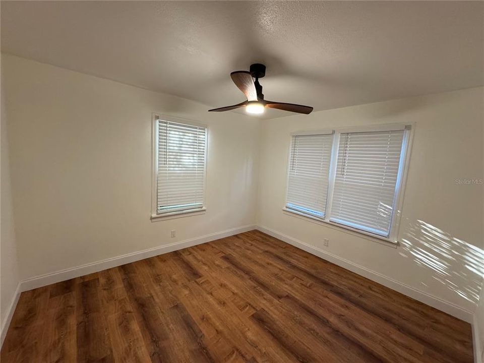 合同活跃: $349,900 (3 贝兹, 2 浴室, 1244 平方英尺)