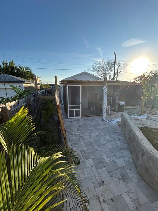 For Sale: $330,000 (2 beds, 2 baths, 1064 Square Feet)