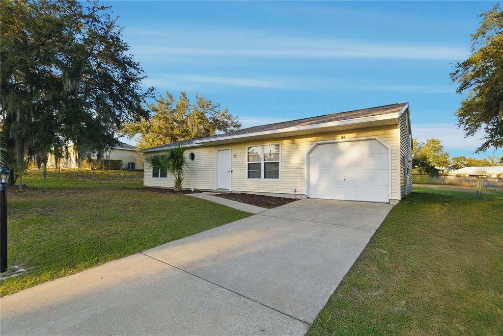 For Sale: $215,000 (2 beds, 2 baths, 936 Square Feet)