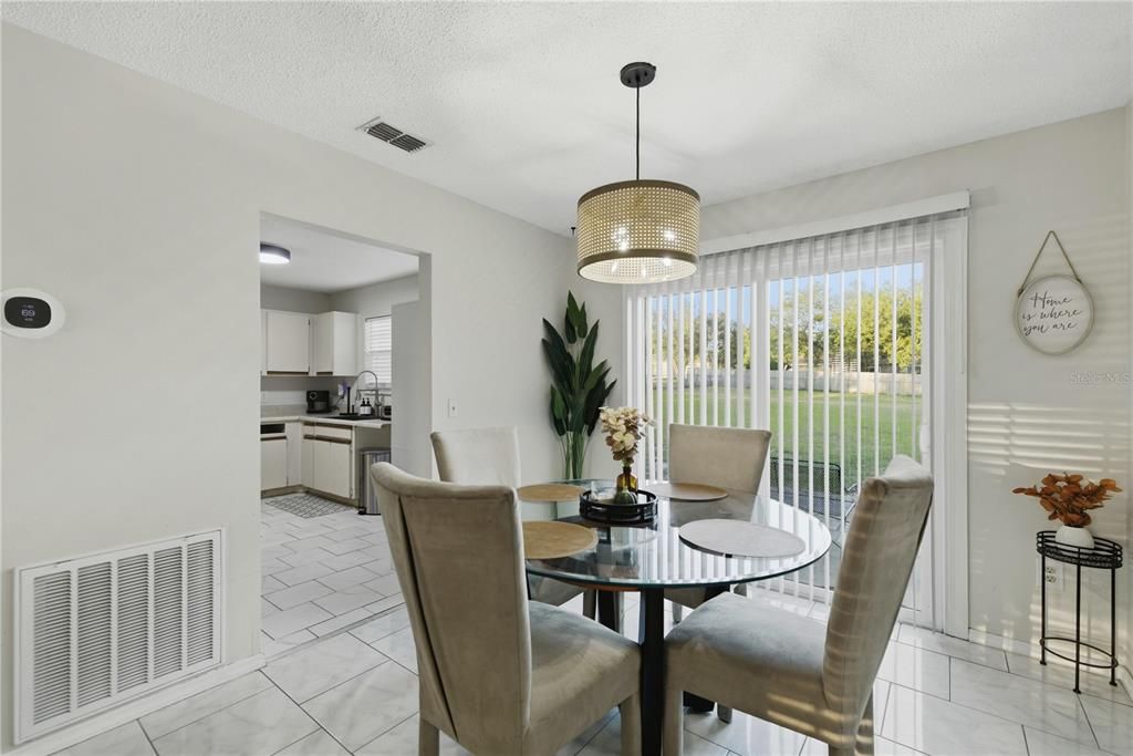 For Sale: $215,000 (2 beds, 2 baths, 936 Square Feet)