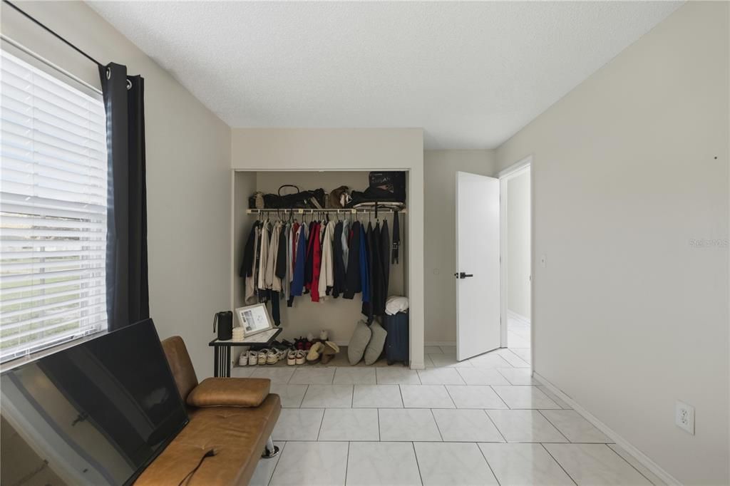 For Sale: $215,000 (2 beds, 2 baths, 936 Square Feet)