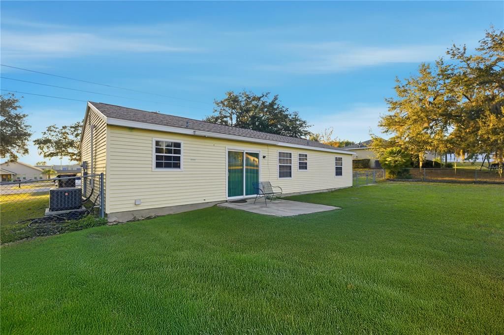 For Sale: $215,000 (2 beds, 2 baths, 936 Square Feet)