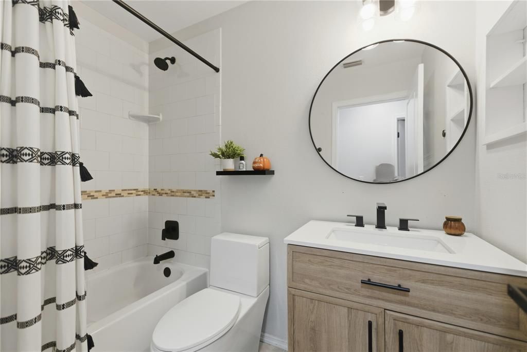 For Sale: $215,000 (2 beds, 2 baths, 936 Square Feet)