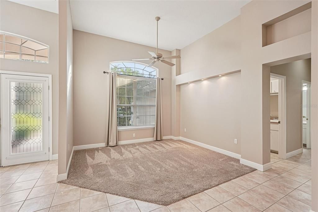 出租: $3,190 (4 贝兹, 3 浴室, 2120 平方英尺)