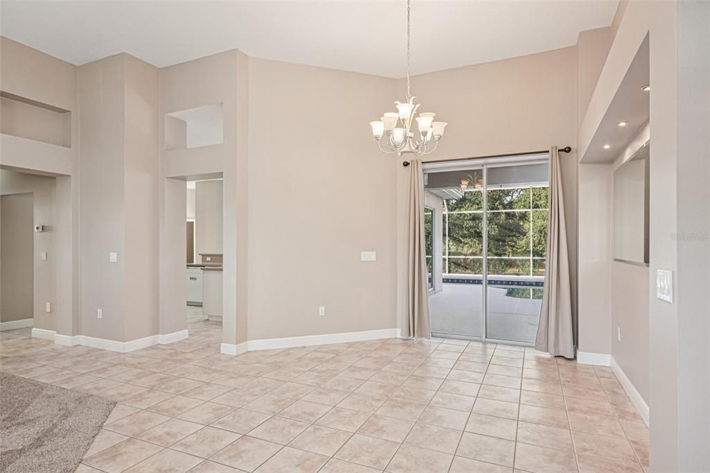 出租: $3,190 (4 贝兹, 3 浴室, 2120 平方英尺)