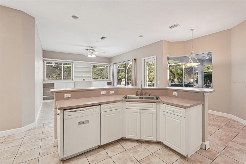 出租: $3,190 (4 贝兹, 3 浴室, 2120 平方英尺)