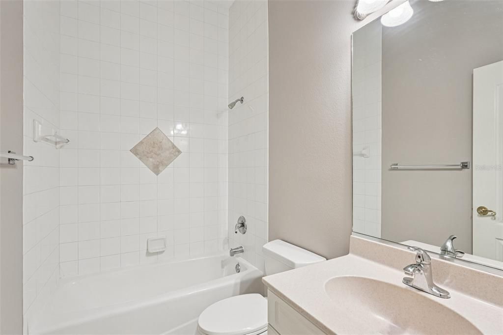 出租: $3,190 (4 贝兹, 3 浴室, 2120 平方英尺)