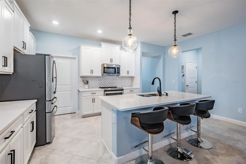 Active With Contract: $385,000 (3 beds, 2 baths, 2136 Square Feet)
