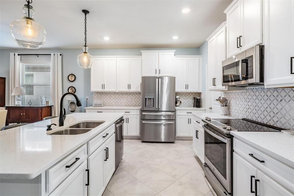 Active With Contract: $385,000 (3 beds, 2 baths, 2136 Square Feet)