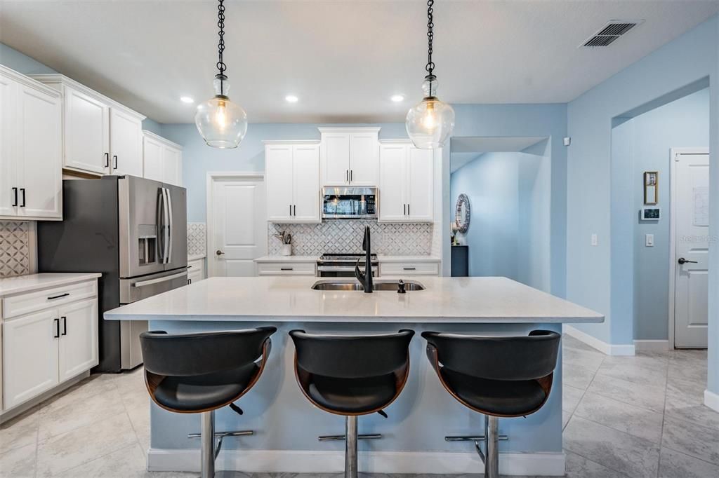 Active With Contract: $385,000 (3 beds, 2 baths, 2136 Square Feet)