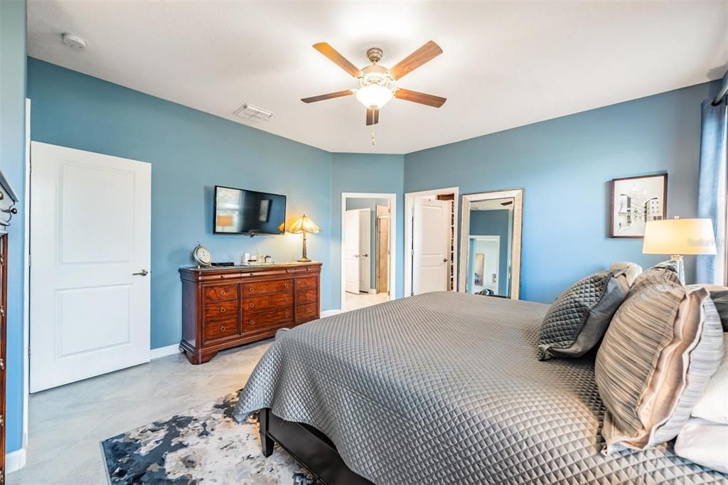 Active With Contract: $385,000 (3 beds, 2 baths, 2136 Square Feet)