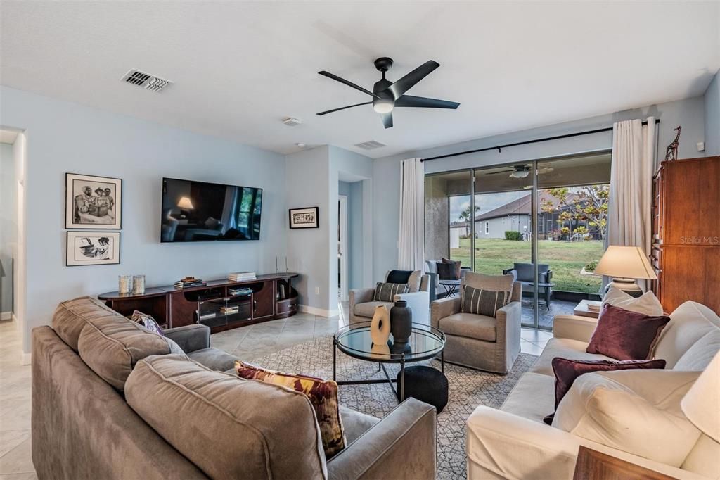 Active With Contract: $385,000 (3 beds, 2 baths, 2136 Square Feet)